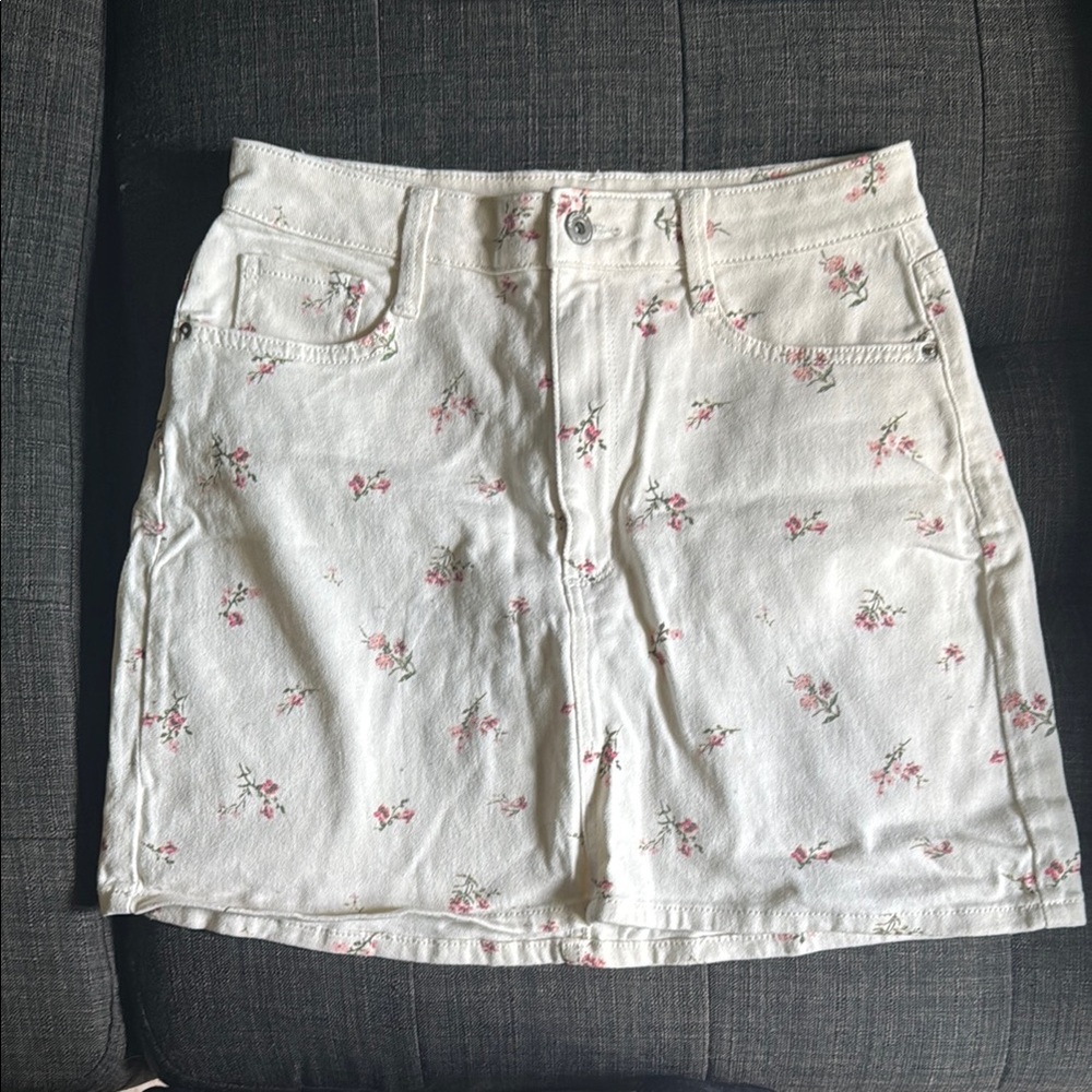 Arizona Jean Company White Floral Mini Skirt